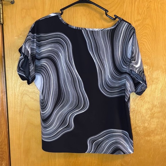 Tops - Black and White Boxy Short Sleeve Blouse